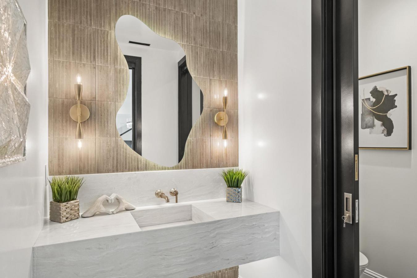 Manhattan Beach, California, 90266, United States, 4 Bedrooms Bedrooms, ,3 BathroomsBathrooms,Residential,For Sale,1858566