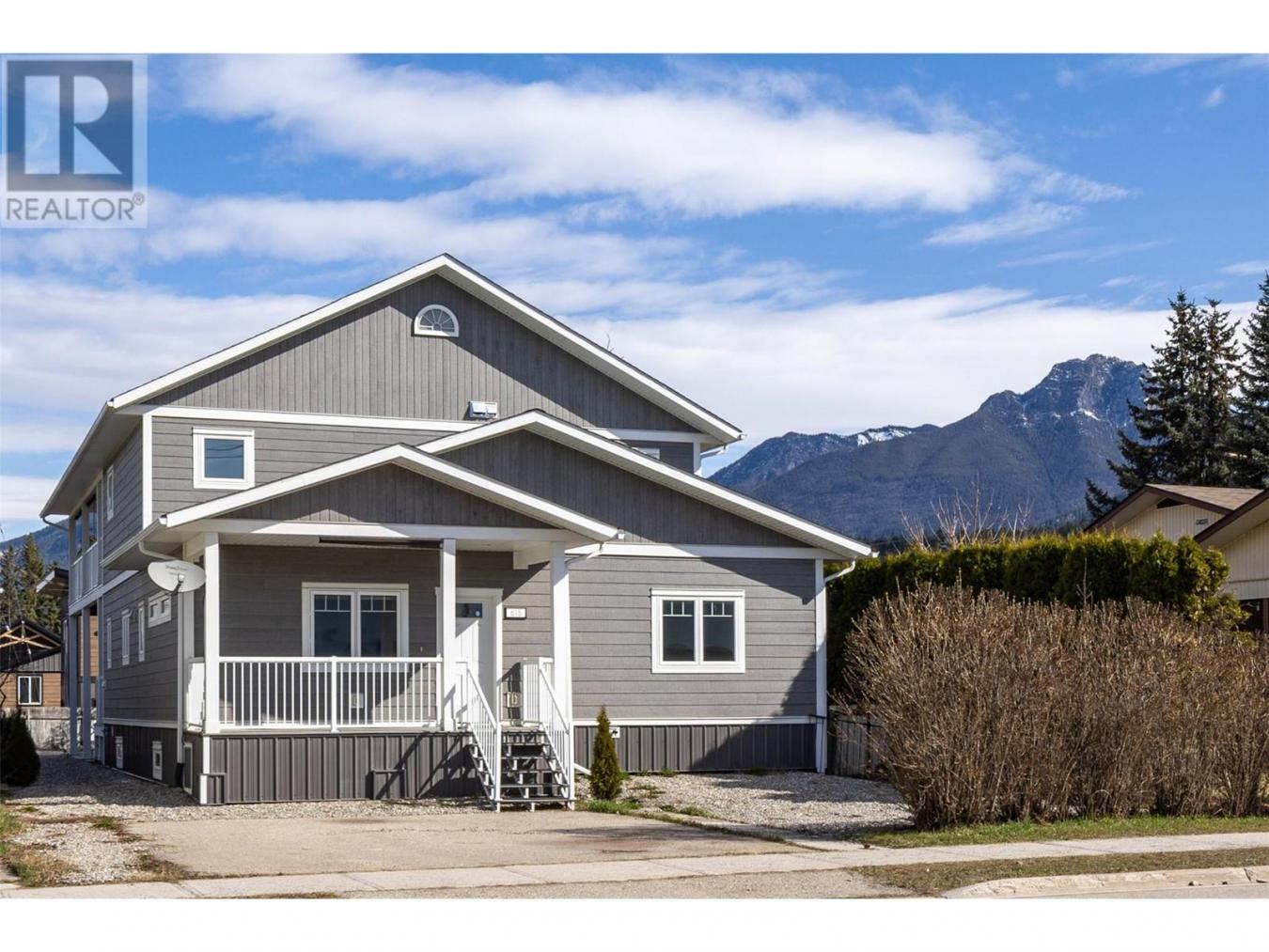 Golden, BC, V0A1H0, Canada, 6 Bedrooms Bedrooms, ,Residential,For Sale,1858563 Golden, BC, V0A1H0, Canada, 6 Bedrooms Bedrooms, ,Residential,For Sale,1858563