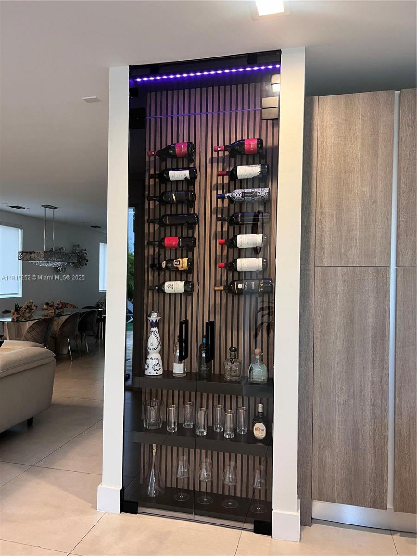 Discover luxury living in one of Dorals top gated communities. This fu – image 18