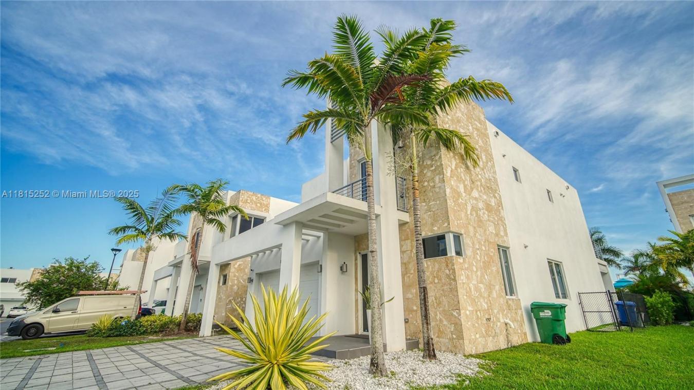 Discover luxury living in one of Dorals top gated communities. This fu – image 3