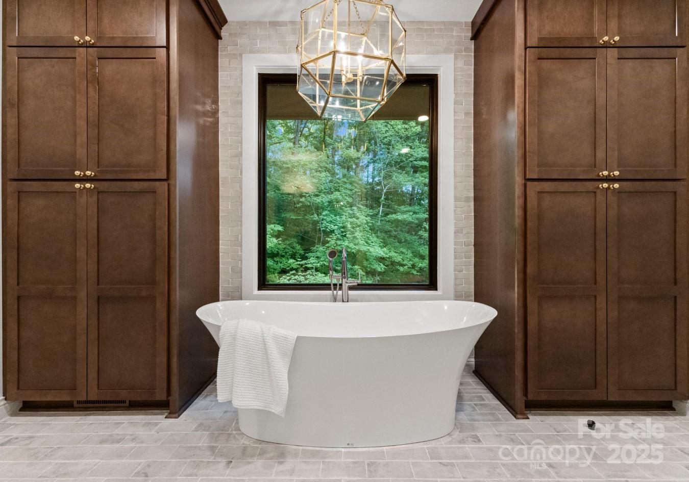 Norwood, North Carolina, 28128, United States, 5 Bedrooms Bedrooms, ,4 BathroomsBathrooms,Residential,For Sale,1858554