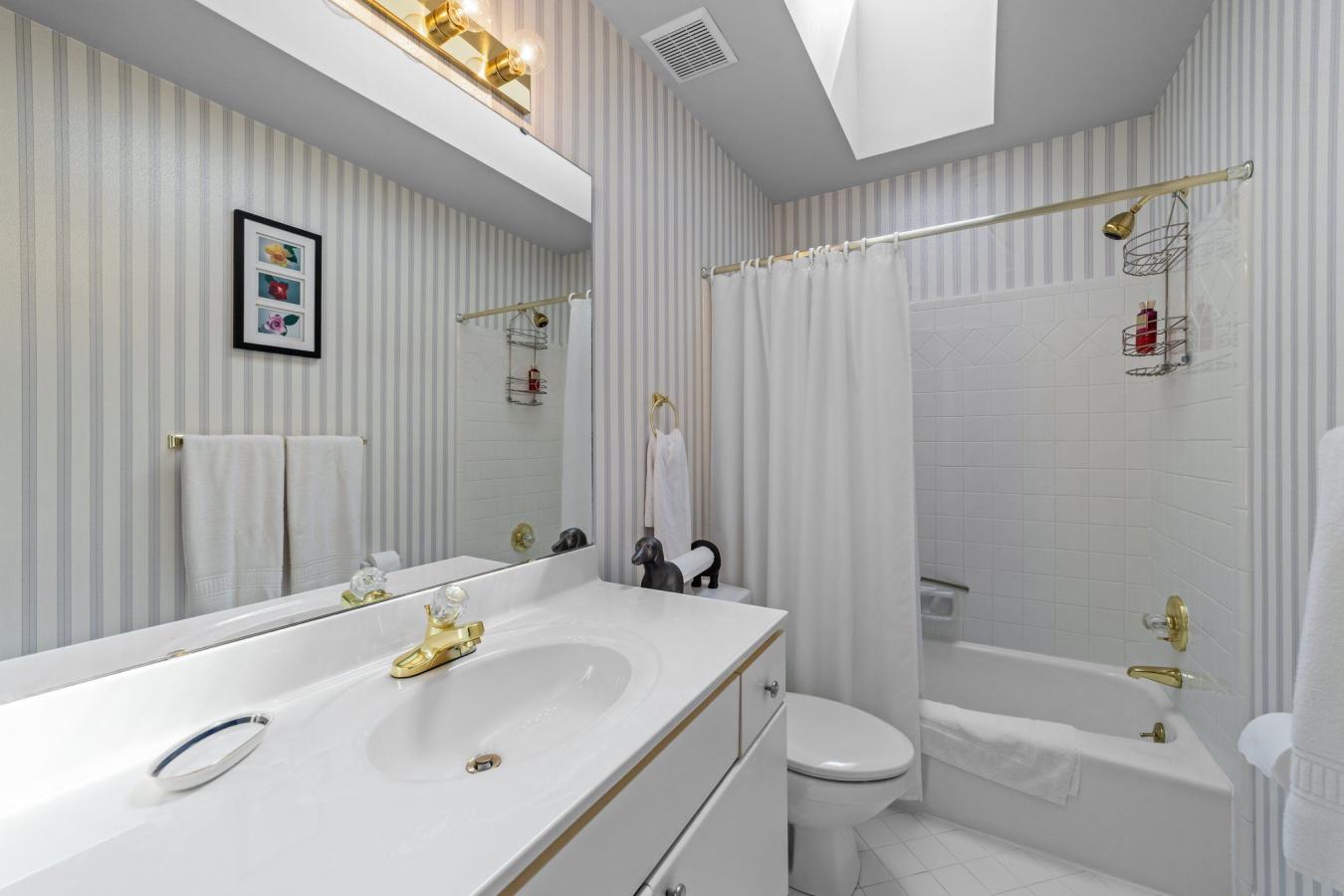 Raleigh, Wake, 27612, United States, 4 Bedrooms Bedrooms, ,3 BathroomsBathrooms,Residential,For Sale,1858553