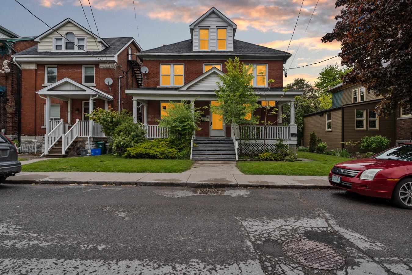 Kingston, Frontenac, K7L 2C6, Canada, 10 Bedrooms Bedrooms, ,4 BathroomsBathrooms,Residential,For Sale,1858550