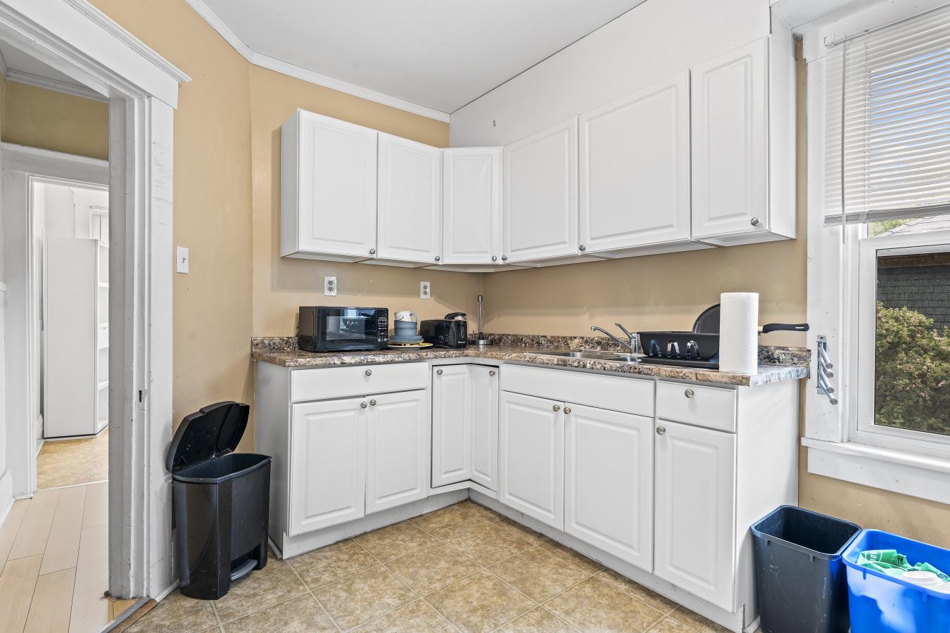 Kingston, Frontenac, K7L 2C6, Canada, 10 Bedrooms Bedrooms, ,4 BathroomsBathrooms,Residential,For Sale,1858550