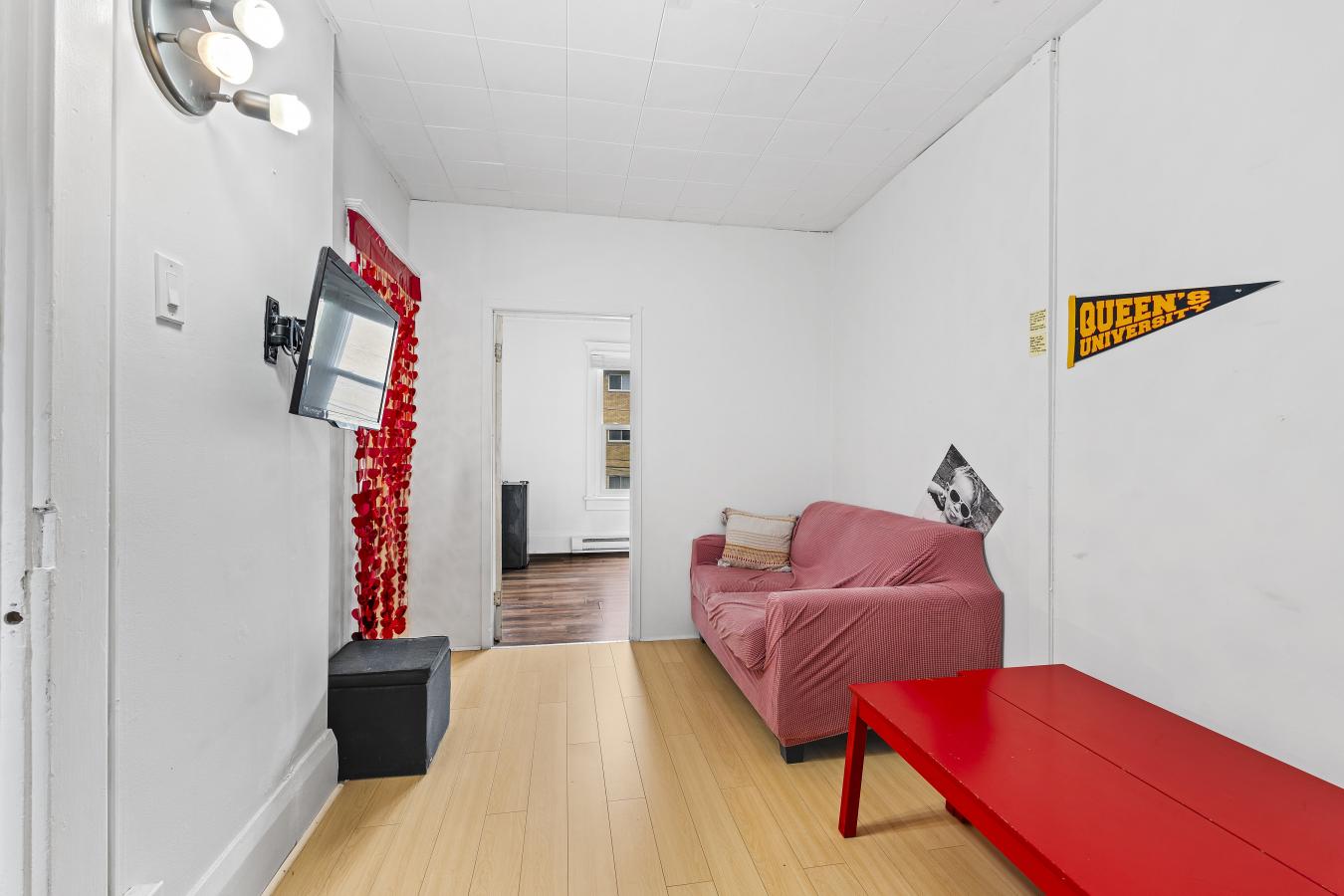 Kingston, Frontenac, K7L 2C6, Canada, 10 Bedrooms Bedrooms, ,4 BathroomsBathrooms,Residential,For Sale,1858550