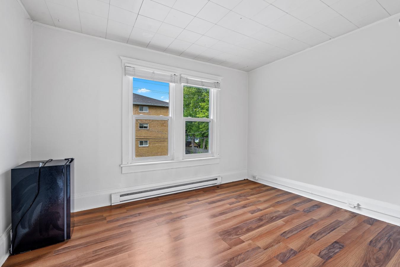 Kingston, Frontenac, K7L 2C6, Canada, 10 Bedrooms Bedrooms, ,4 BathroomsBathrooms,Residential,For Sale,1858550