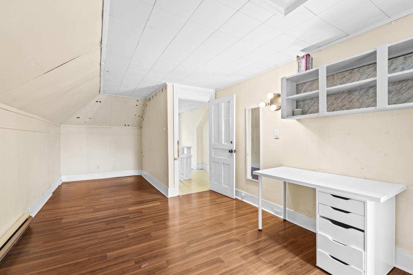 Kingston, Frontenac, K7L 2C6, Canada, 10 Bedrooms Bedrooms, ,4 BathroomsBathrooms,Residential,For Sale,1858550