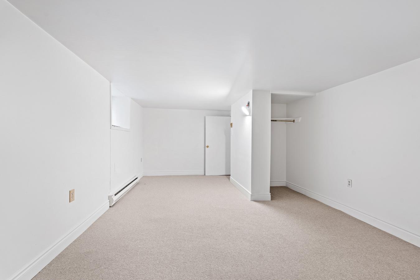 Kingston, Frontenac, K7L 2C6, Canada, 10 Bedrooms Bedrooms, ,4 BathroomsBathrooms,Residential,For Sale,1858550