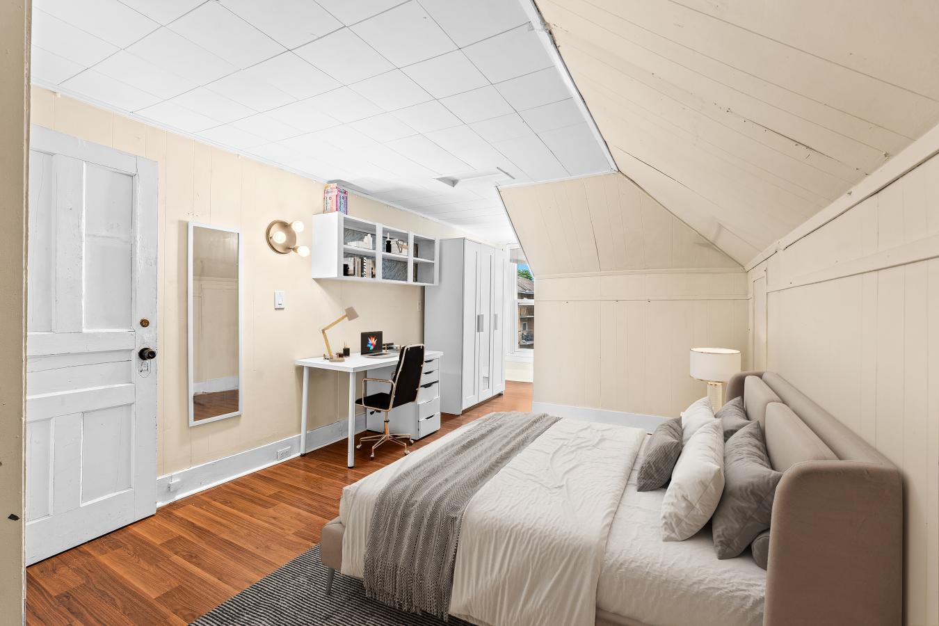 Kingston, Frontenac, K7L 2C6, Canada, 10 Bedrooms Bedrooms, ,4 BathroomsBathrooms,Residential,For Sale,1858550