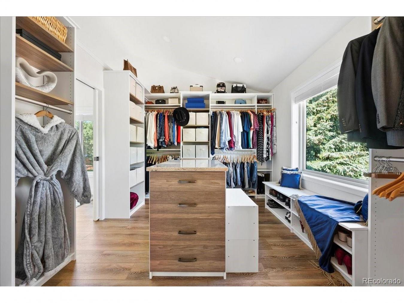 Colorado Springs, Colorado, 80906, United States, 6 Bedrooms Bedrooms, ,4 BathroomsBathrooms,Residential,For Sale,1858546