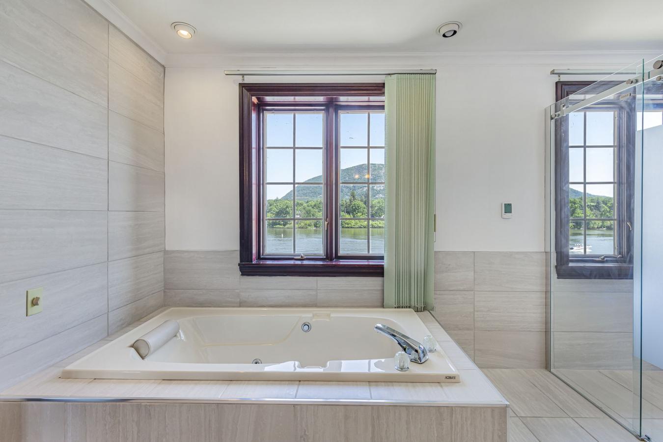 Vieux-Beloeil, Monteregie, J3G4P8, Canada, 4 Bedrooms Bedrooms, ,3 BathroomsBathrooms,Residential,For Sale,1889268