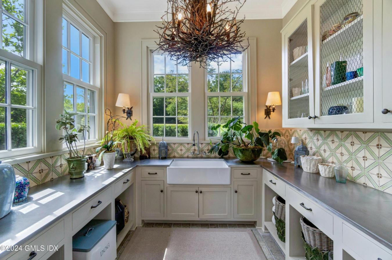 Greenwich, Connecticut, 06831, United States, 7 Bedrooms Bedrooms, ,7 BathroomsBathrooms,Residential,For Sale,1844404