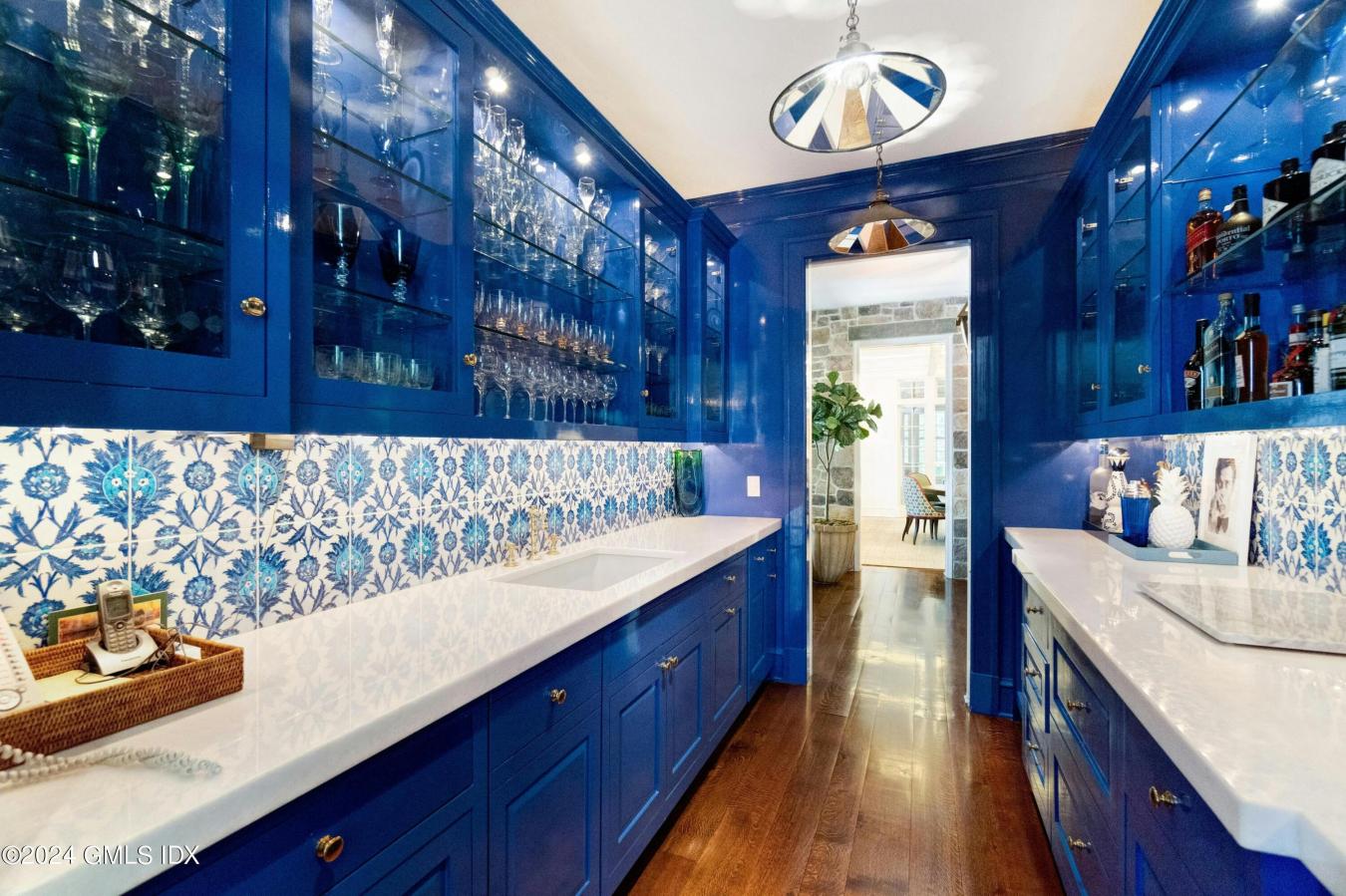 Greenwich, Connecticut, 06831, United States, 7 Bedrooms Bedrooms, ,7 BathroomsBathrooms,Residential,For Sale,1844404