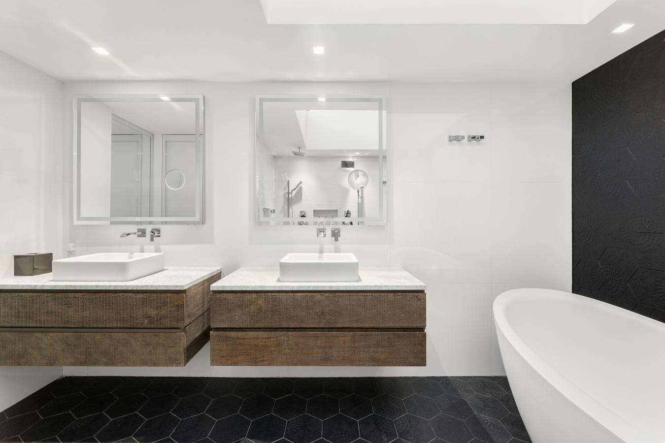 New York, New York, 10023, United States, 4 Bedrooms Bedrooms, ,4 BathroomsBathrooms,Residential,For Sale,1844398