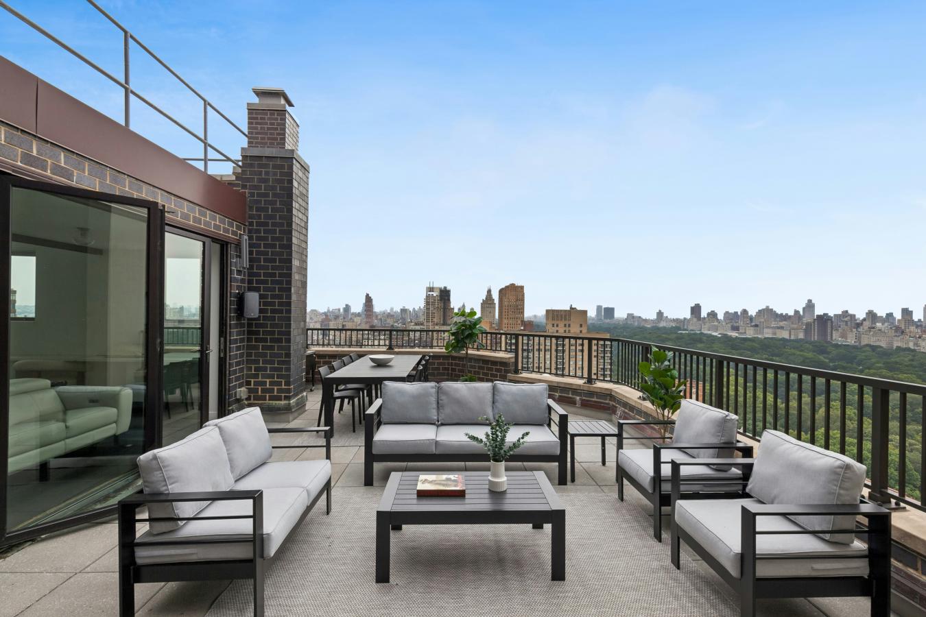 New York, New York, 10023, United States, 4 Bedrooms Bedrooms, ,4 BathroomsBathrooms,Residential,For Sale,1844398