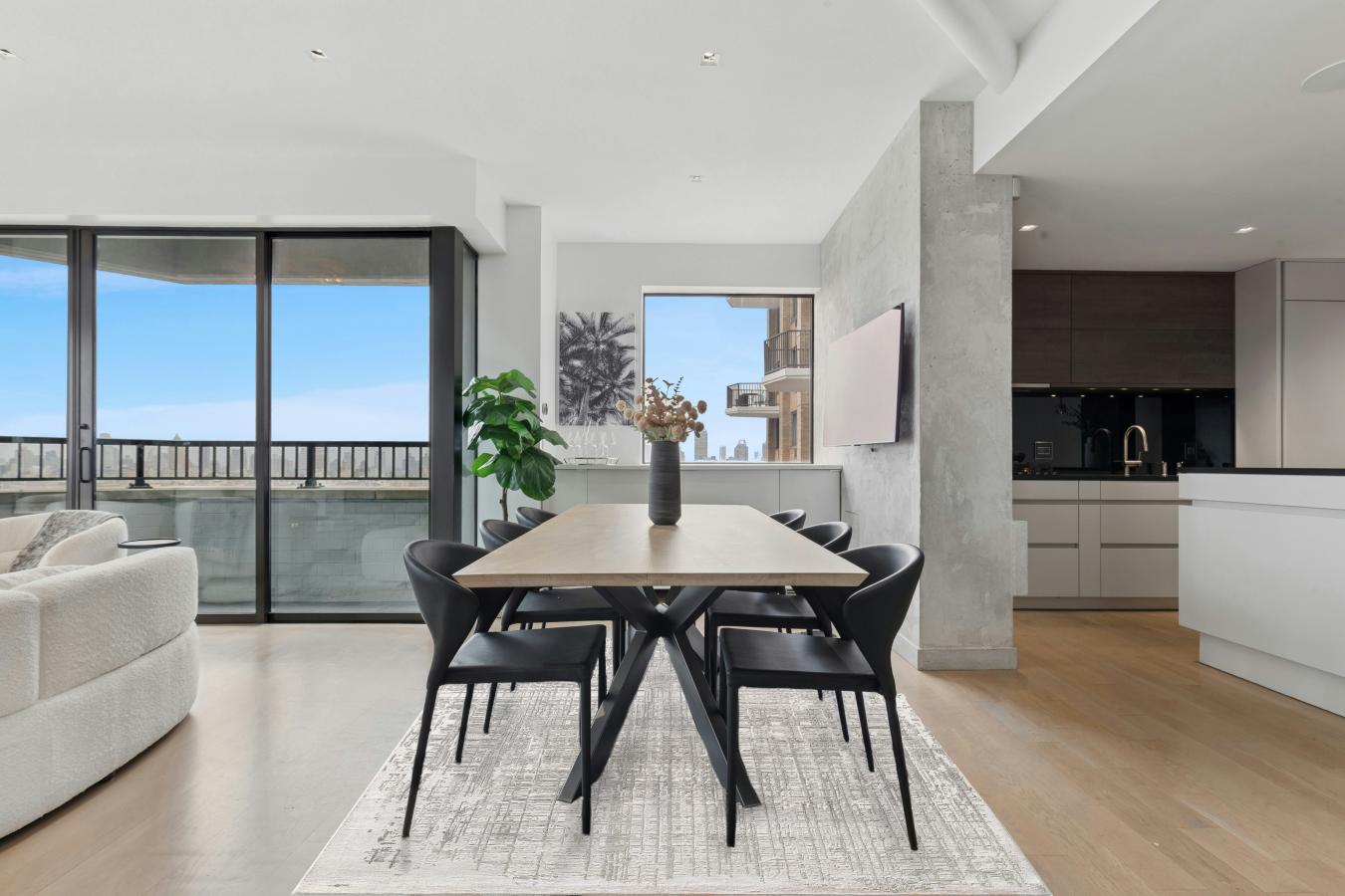 New York, New York, 10023, United States, 4 Bedrooms Bedrooms, ,4 BathroomsBathrooms,Residential,For Sale,1844398