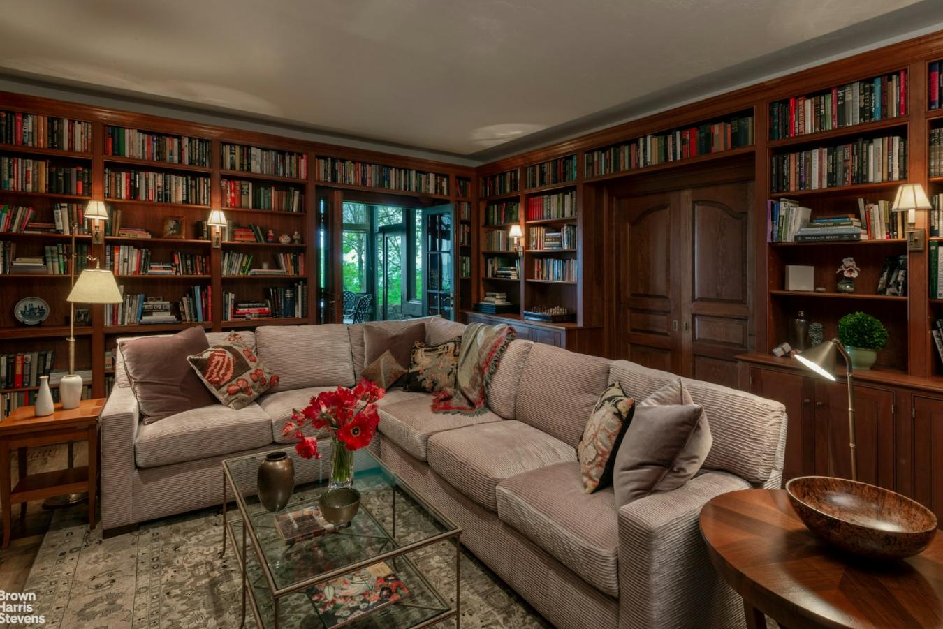 WASSAIC, New York, 12522, United States, 6 Bedrooms Bedrooms, ,7 BathroomsBathrooms,Residential,For Sale,1944223