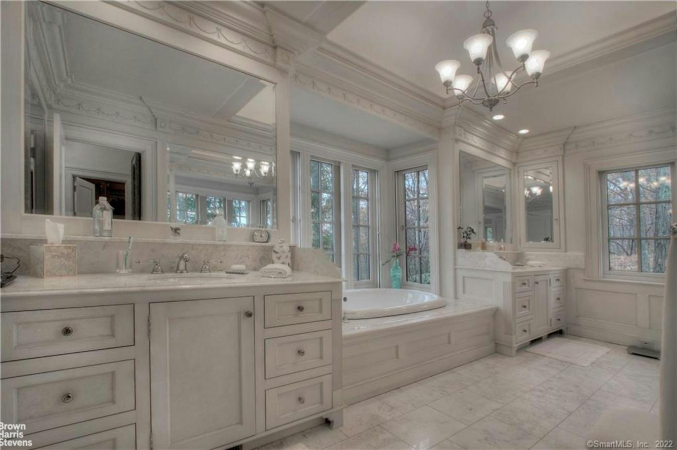 WASSAIC, New York, 12522, United States, 6 Bedrooms Bedrooms, ,7 BathroomsBathrooms,Residential,For Sale,1944223