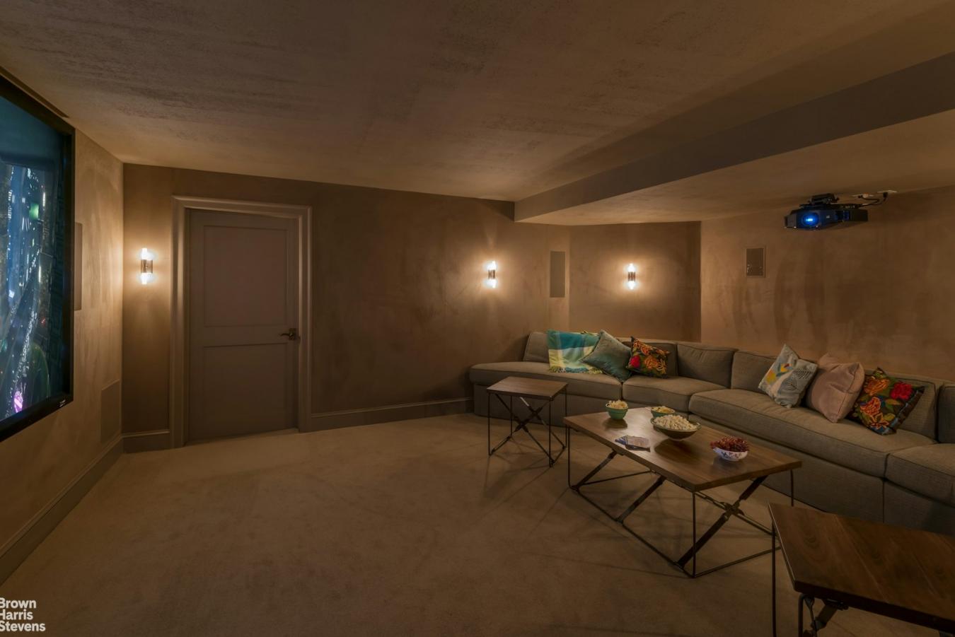 WASSAIC, New York, 12522, United States, 6 Bedrooms Bedrooms, ,7 BathroomsBathrooms,Residential,For Sale,1944223
