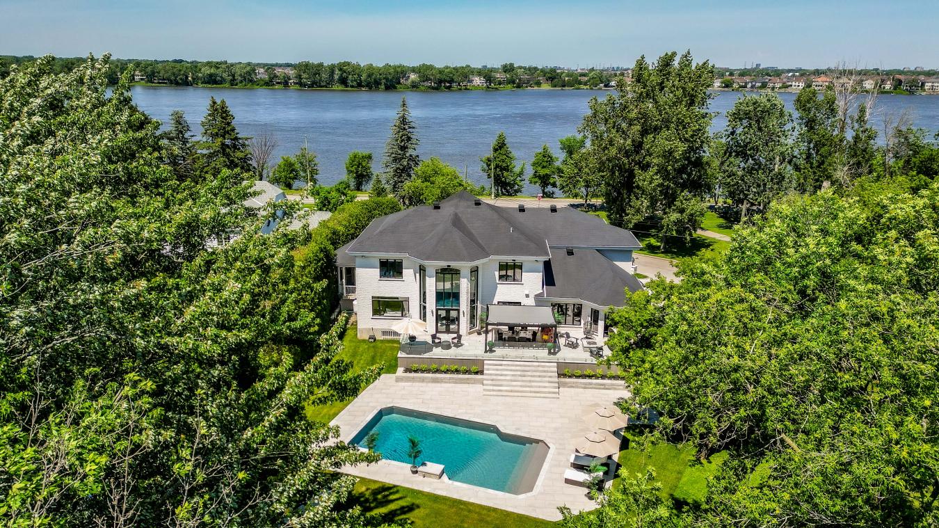 Pierrefonds, Qc., Canada, H8Y2E3, Canada, 7 Bedrooms Bedrooms, ,5 BathroomsBathrooms,Residential,For Sale,1858533