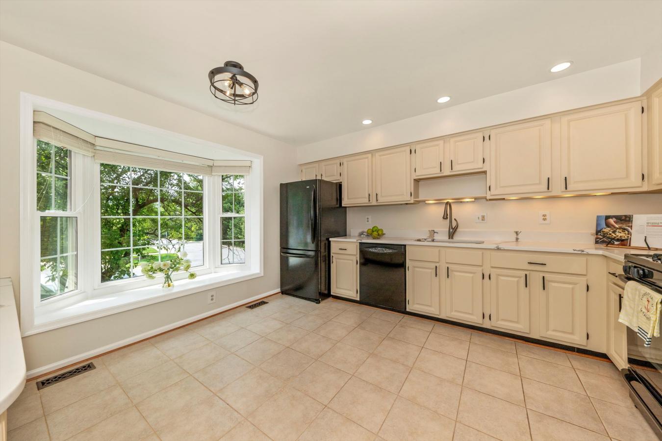 North Bethesda, Montgomery, 20852, United States, 3 Bedrooms Bedrooms, ,3 BathroomsBathrooms,Residential,For Sale,1858530