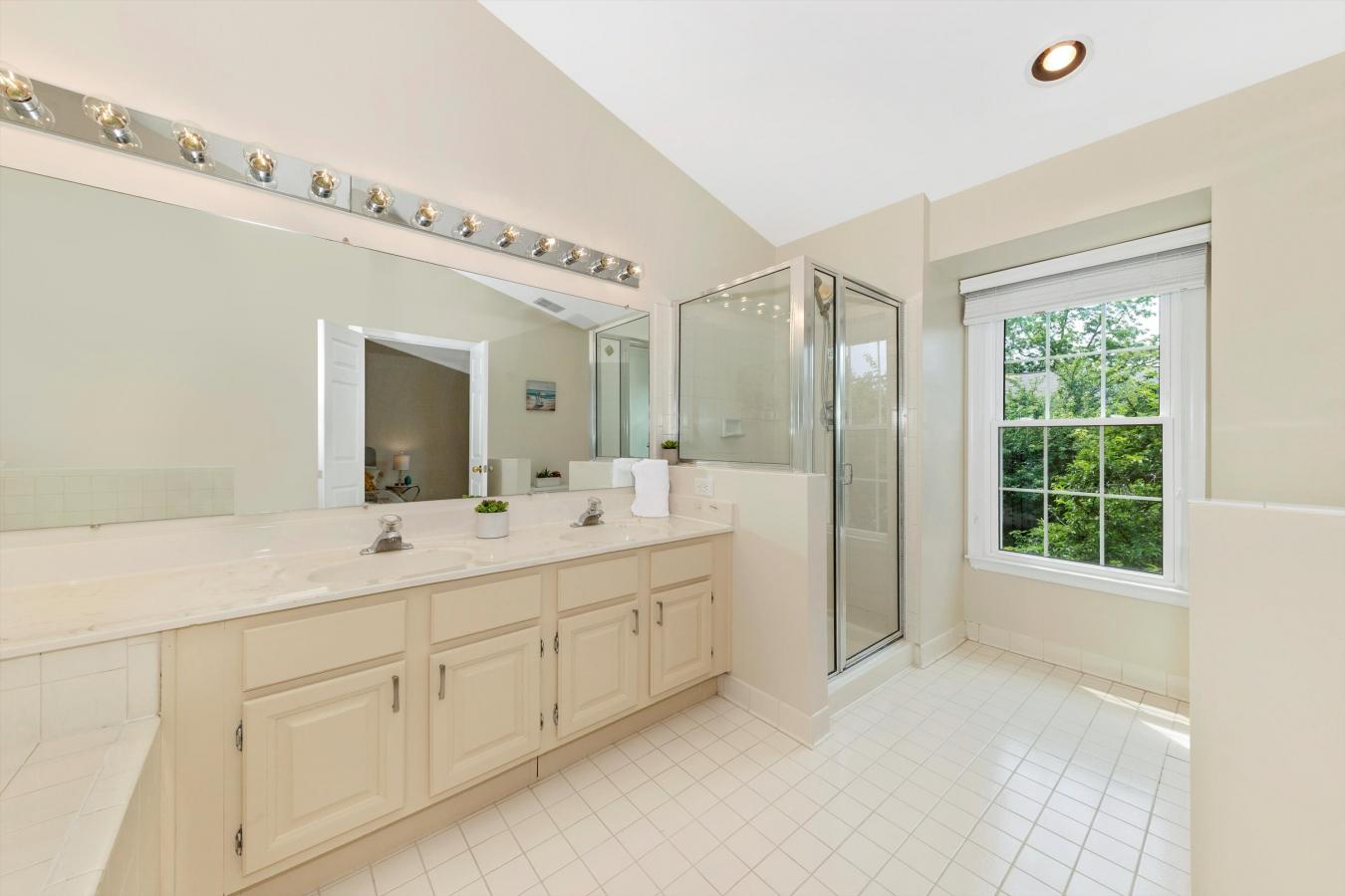 North Bethesda, Montgomery, 20852, United States, 3 Bedrooms Bedrooms, ,3 BathroomsBathrooms,Residential,For Sale,1858530