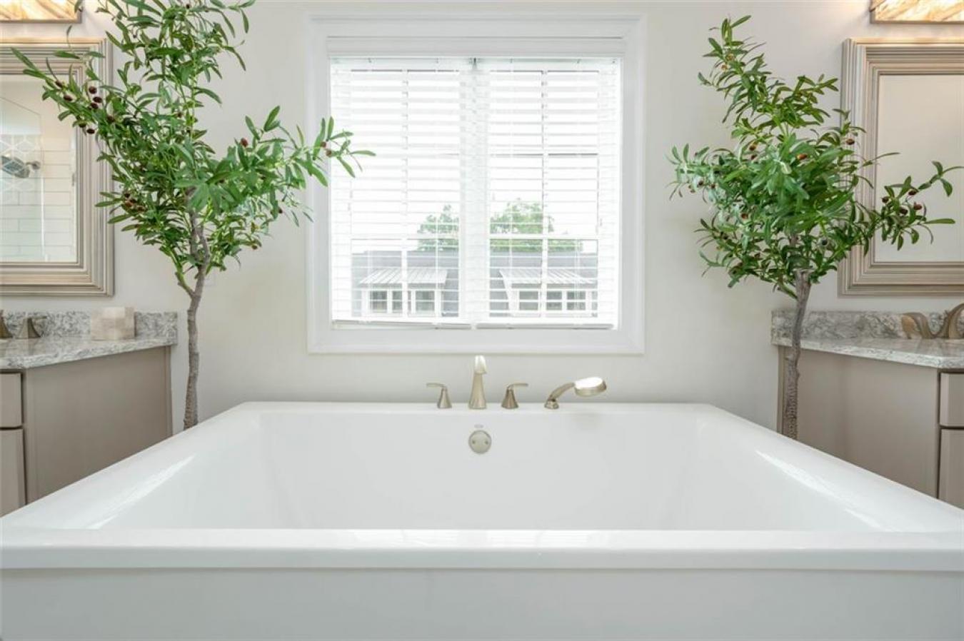 Sandy Springs, Georgia, 30328, United States, 4 Bedrooms Bedrooms, ,4 BathroomsBathrooms,Residential,For Sale,1858493