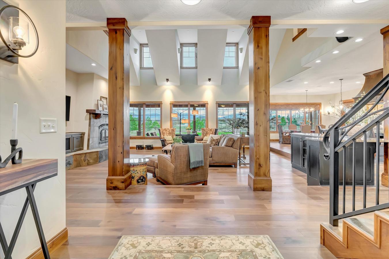 Missoula, Missoula, 59804, United States, 6 Bedrooms Bedrooms, ,5 BathroomsBathrooms,Residential,For Sale,1858483