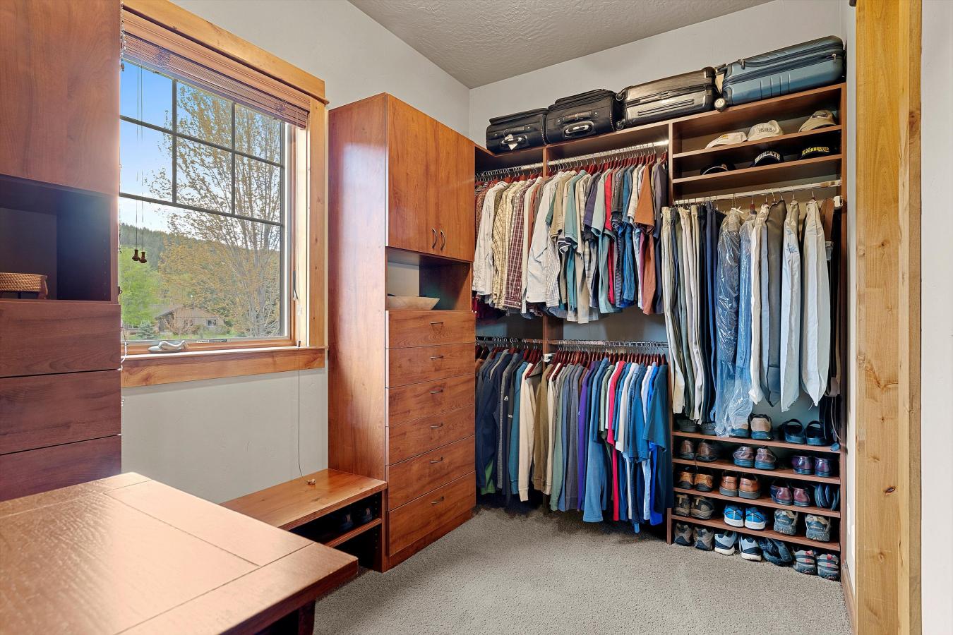 Missoula, Missoula, 59804, United States, 6 Bedrooms Bedrooms, ,5 BathroomsBathrooms,Residential,For Sale,1858483