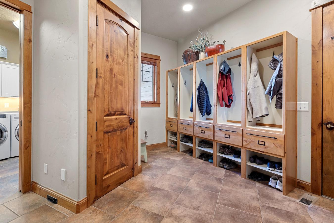 Missoula, Missoula, 59804, United States, 6 Bedrooms Bedrooms, ,5 BathroomsBathrooms,Residential,For Sale,1858483