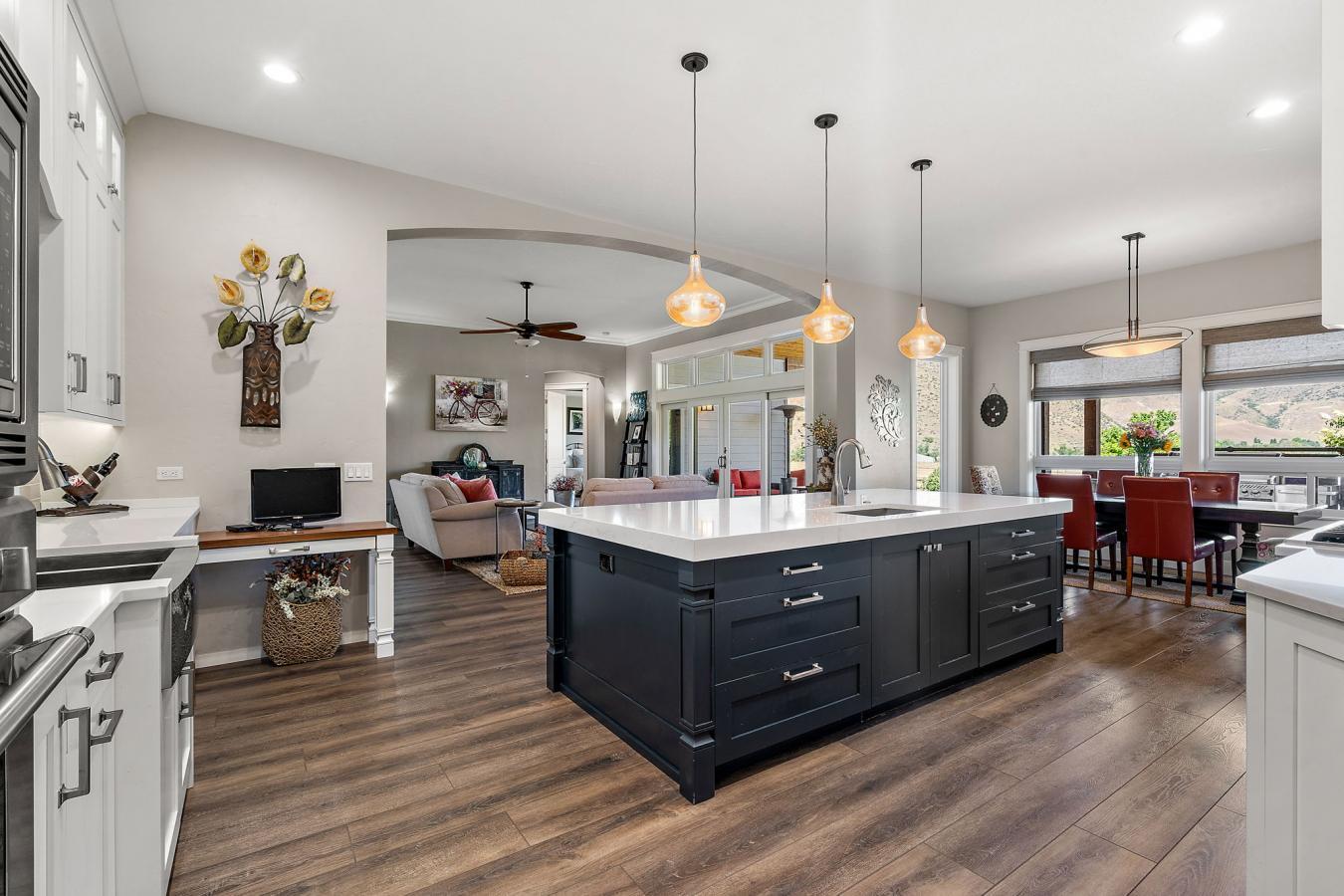 Horseshoe Bend, Idaho, 83629, United States, 3 Bedrooms Bedrooms, ,4 BathroomsBathrooms,Residential,For Sale,1858466