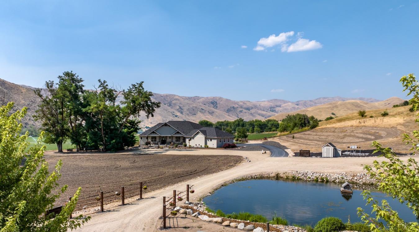 Horseshoe Bend, Idaho, 83629, United States, 3 Bedrooms Bedrooms, ,4 BathroomsBathrooms,Residential,For Sale,1858466