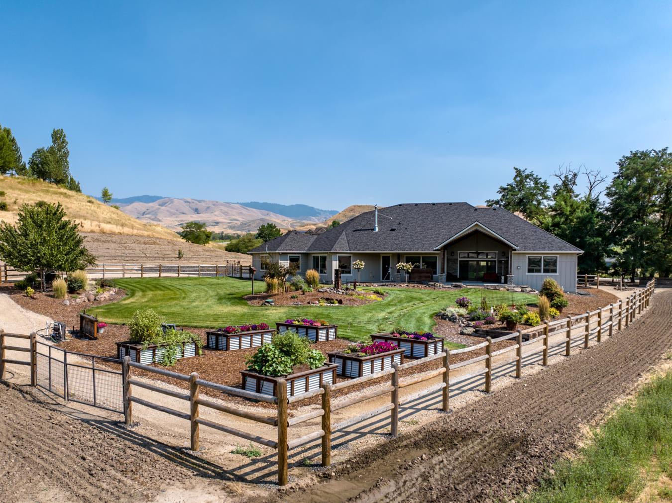 Horseshoe Bend, Idaho, 83629, United States, 3 Bedrooms Bedrooms, ,4 BathroomsBathrooms,Residential,For Sale,1858466