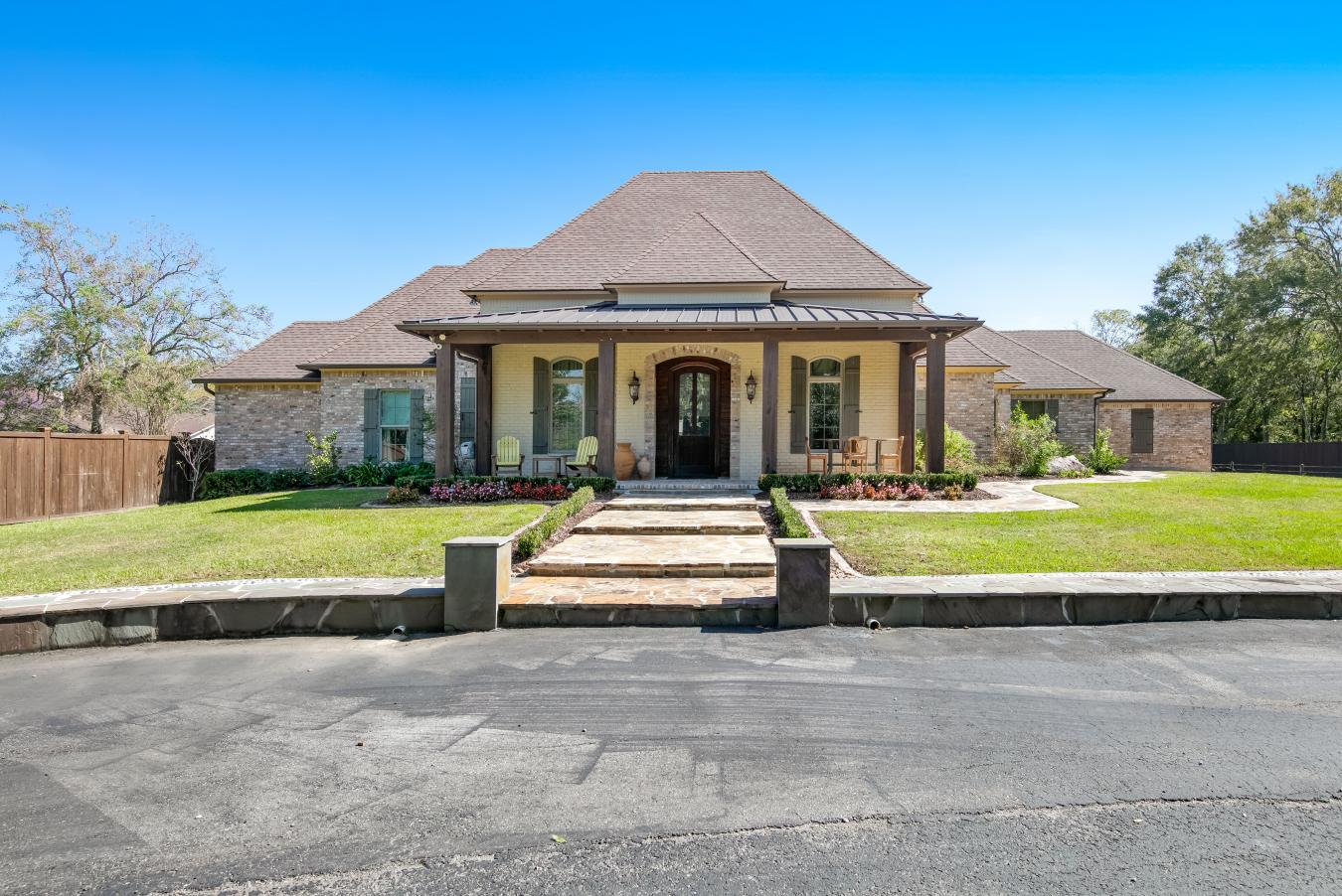 330 Le Violon Road, Lafayette, LA, 70506, United States, 3 Bedrooms Bedrooms, ,4 BathroomsBathrooms,Residential,For Sale,330 Le Violon Road,1107710