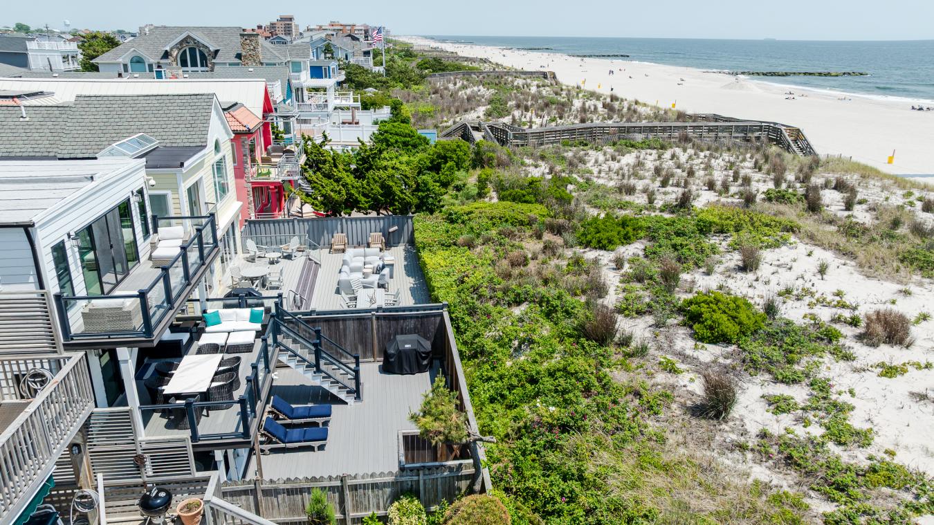 Long Beach, Nassau, 11561, United States, 6 Bedrooms Bedrooms, ,4 BathroomsBathrooms,Residential,For Sale,1858463