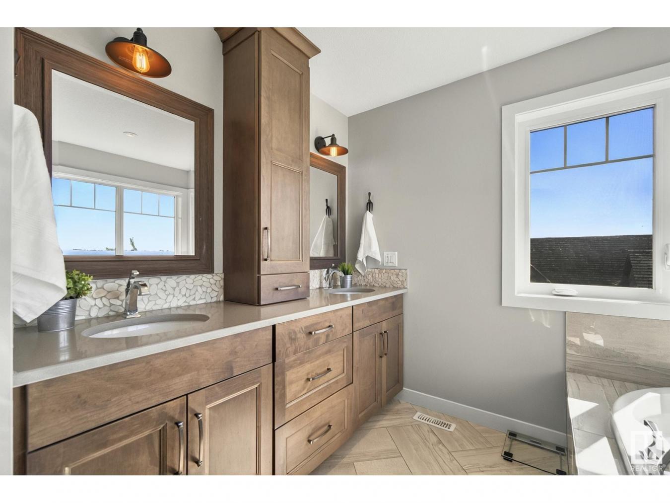 Rural Parkland County, AB, T7Y1A8, Canada, 6 Bedrooms Bedrooms, ,4 BathroomsBathrooms,Residential,For Sale,1858460