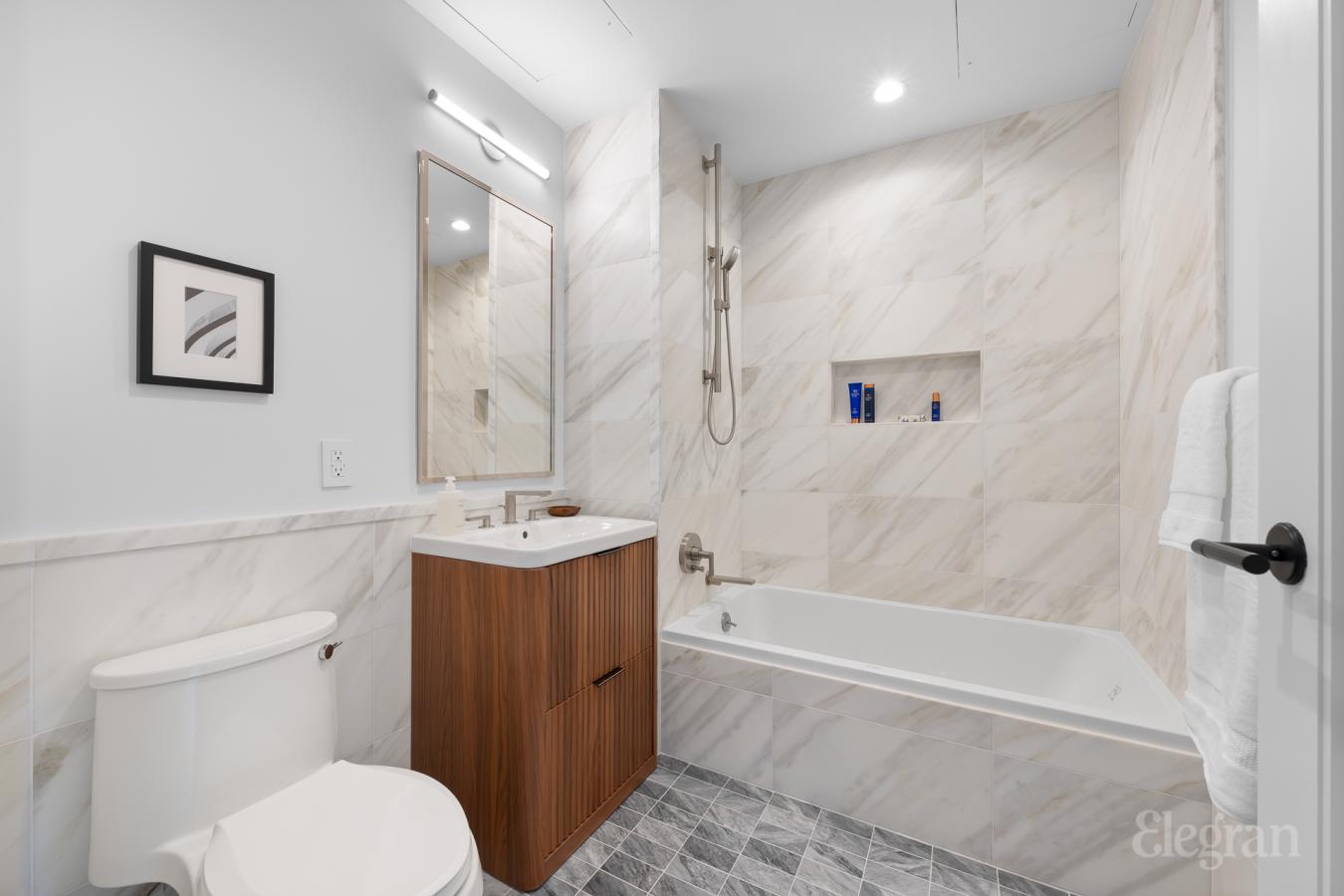 New York, New York, 10014-1015, United States, 3 Bedrooms Bedrooms, ,4 BathroomsBathrooms,Residential,For Sale,1858445