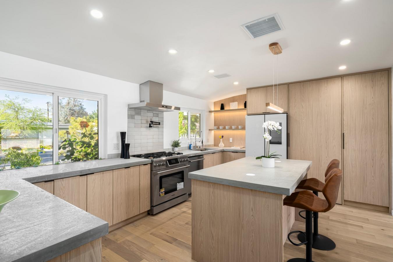 Woodland Hills, Los Angeles, 91364, United States, 4 Bedrooms Bedrooms, ,3 BathroomsBathrooms,Residential,For Sale,1858439