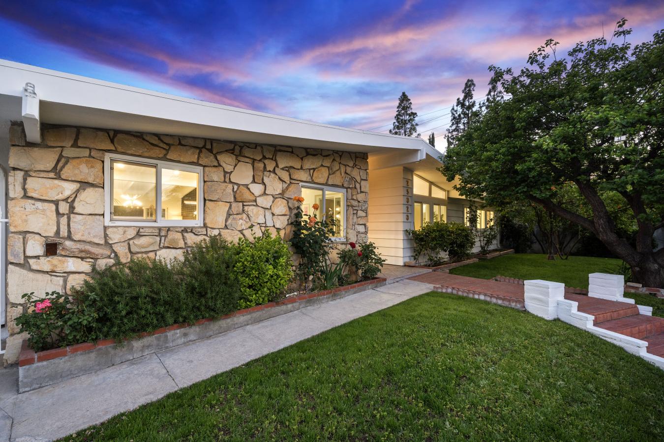 Woodland Hills, Los Angeles, 91364, United States, 4 Bedrooms Bedrooms, ,3 BathroomsBathrooms,Residential,For Sale,1858439