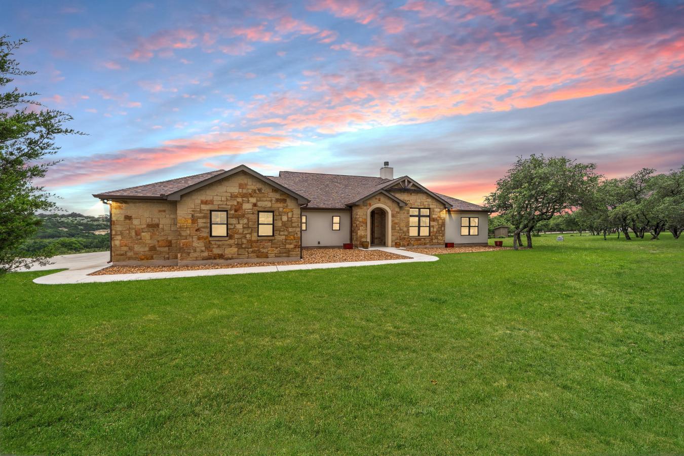 Fredricksburg, Texas, 78624, United States, 3 Bedrooms Bedrooms, ,2 BathroomsBathrooms,Residential,For Sale,1858437