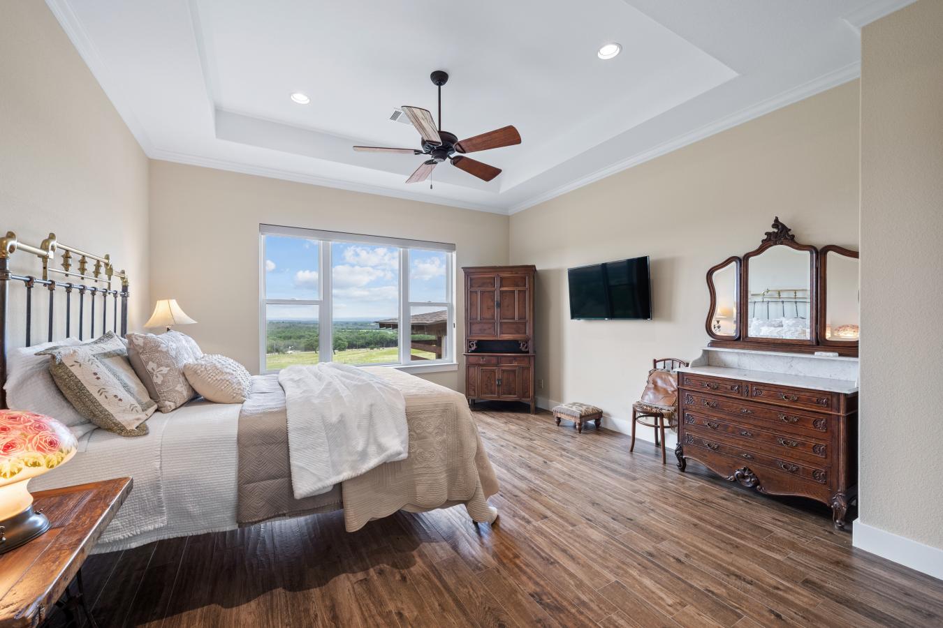 Fredricksburg, Texas, 78624, United States, 3 Bedrooms Bedrooms, ,2 BathroomsBathrooms,Residential,For Sale,1858437