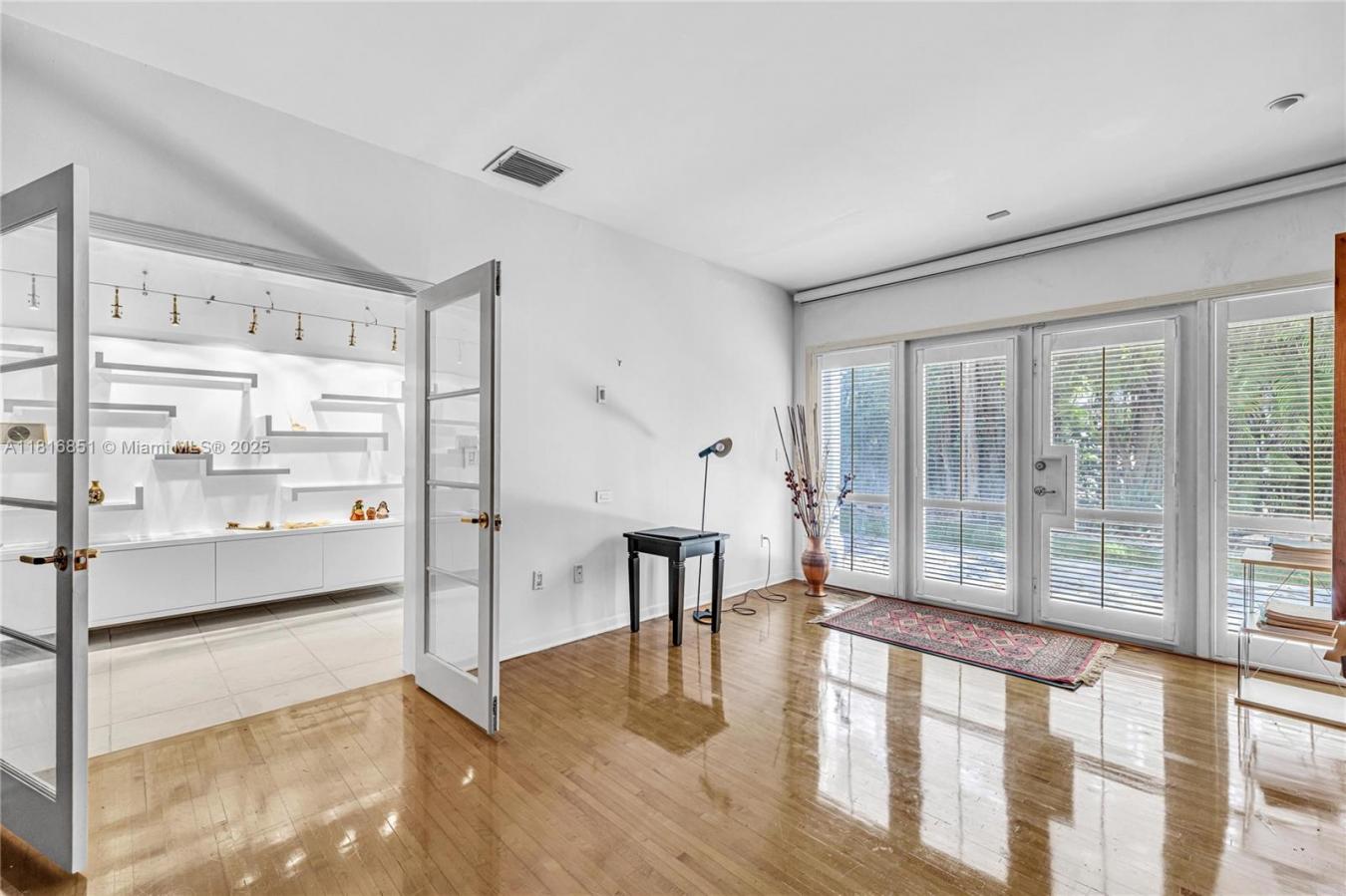 Coral Gables, Florida, 33134, United States, 3 Bedrooms Bedrooms, ,3 BathroomsBathrooms,Residential,For Sale,1858424