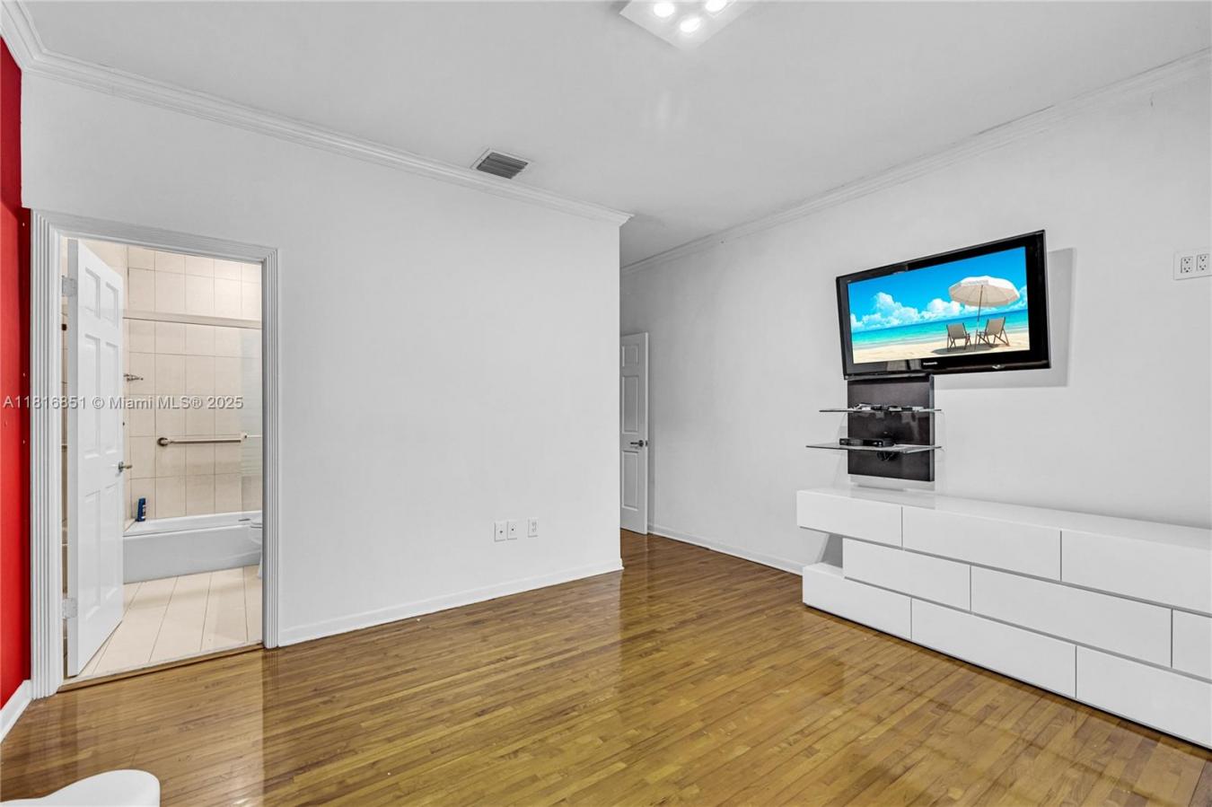 Coral Gables, Florida, 33134, United States, 3 Bedrooms Bedrooms, ,3 BathroomsBathrooms,Residential,For Sale,1858424