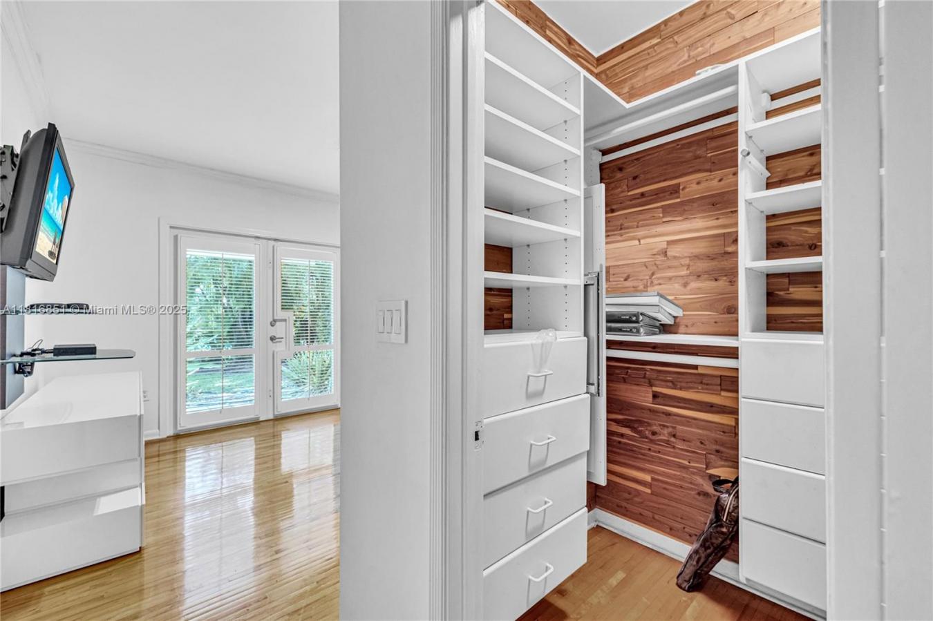 Coral Gables, Florida, 33134, United States, 3 Bedrooms Bedrooms, ,3 BathroomsBathrooms,Residential,For Sale,1858424