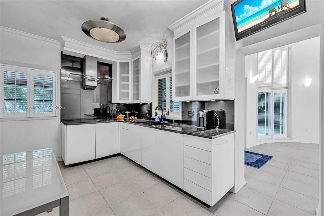 Coral Gables, Florida, 33134, United States, 3 Bedrooms Bedrooms, ,3 BathroomsBathrooms,Residential,For Sale,1858424