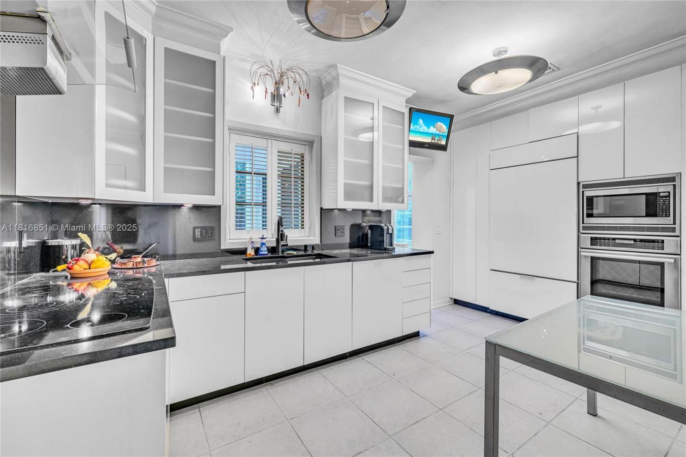 Coral Gables, Florida, 33134, United States, 3 Bedrooms Bedrooms, ,3 BathroomsBathrooms,Residential,For Sale,1858424