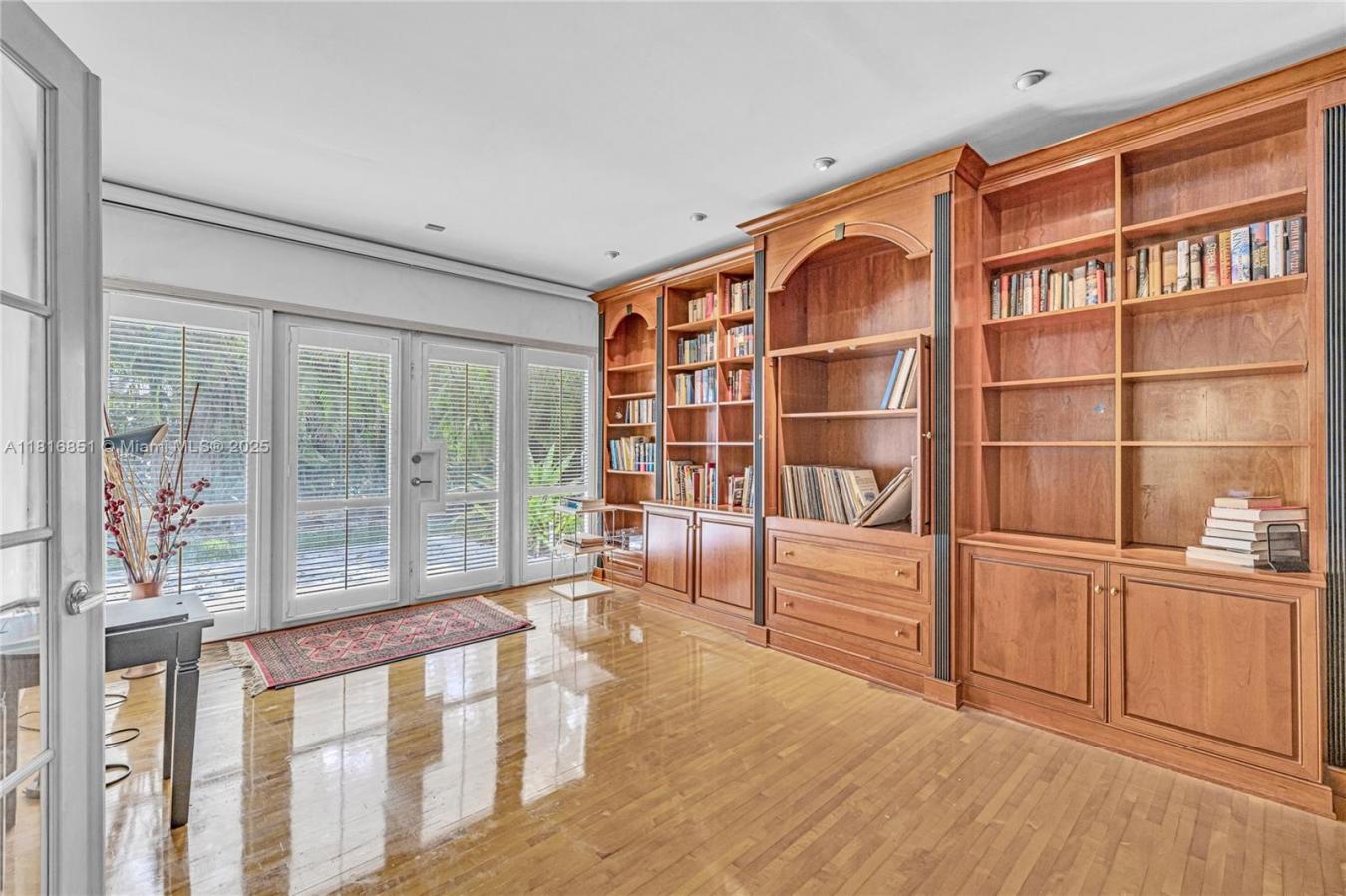 Coral Gables, Florida, 33134, United States, 3 Bedrooms Bedrooms, ,3 BathroomsBathrooms,Residential,For Sale,1858424