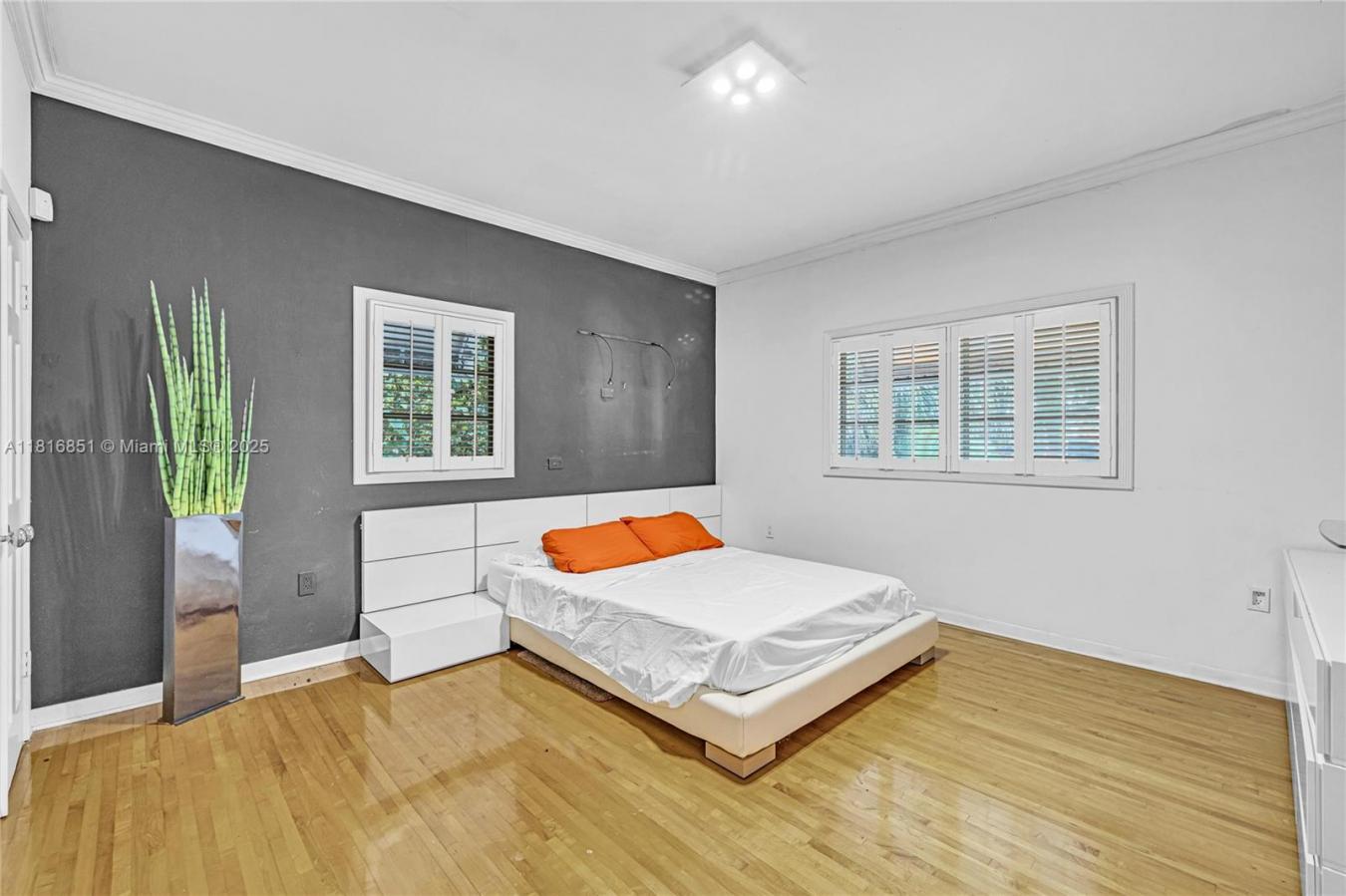 Coral Gables, Florida, 33134, United States, 3 Bedrooms Bedrooms, ,3 BathroomsBathrooms,Residential,For Sale,1858424