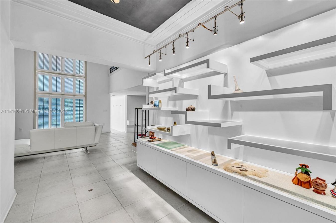 Coral Gables, Florida, 33134, United States, 3 Bedrooms Bedrooms, ,3 BathroomsBathrooms,Residential,For Sale,1858424