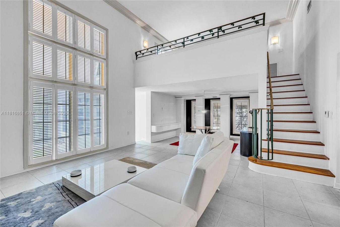 Coral Gables, Florida, 33134, United States, 3 Bedrooms Bedrooms, ,3 BathroomsBathrooms,Residential,For Sale,1858424